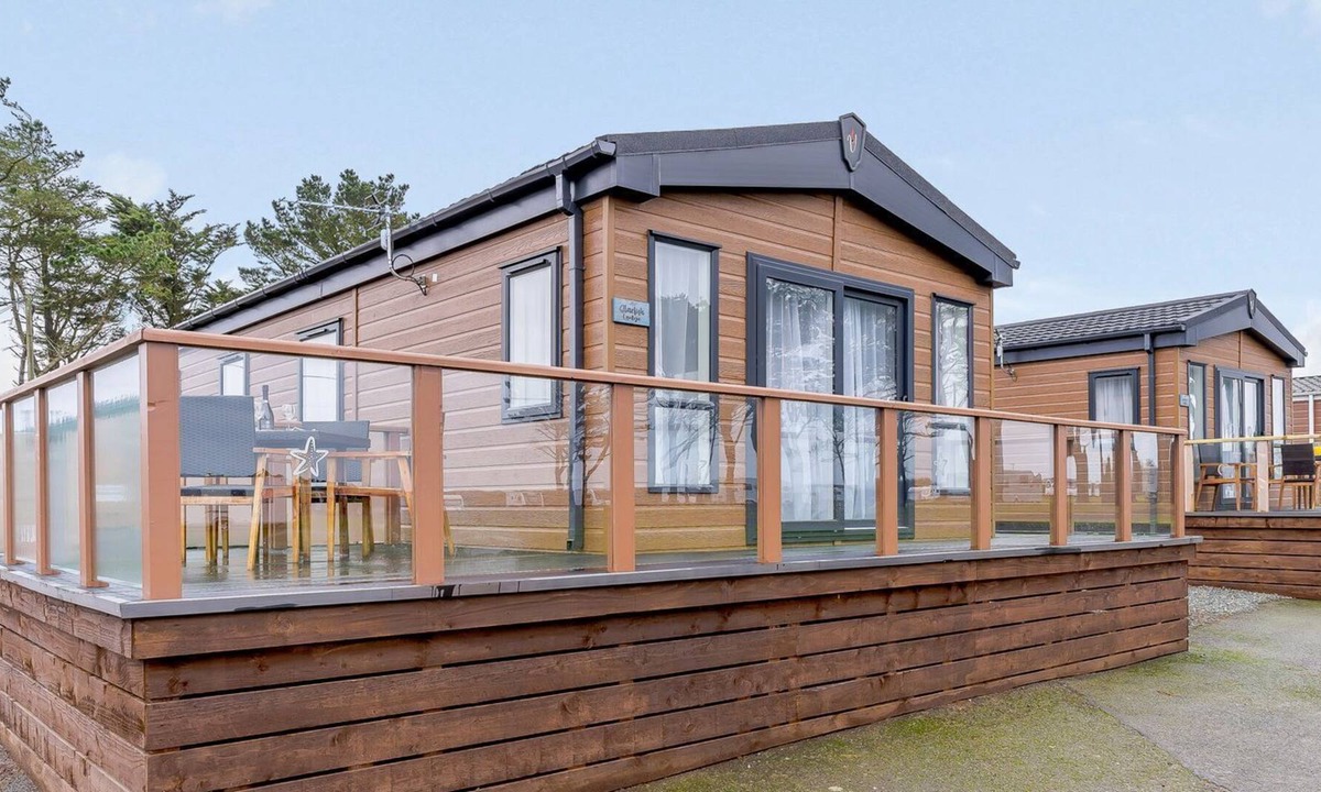 Accommodation Cross | Hasguard Cross