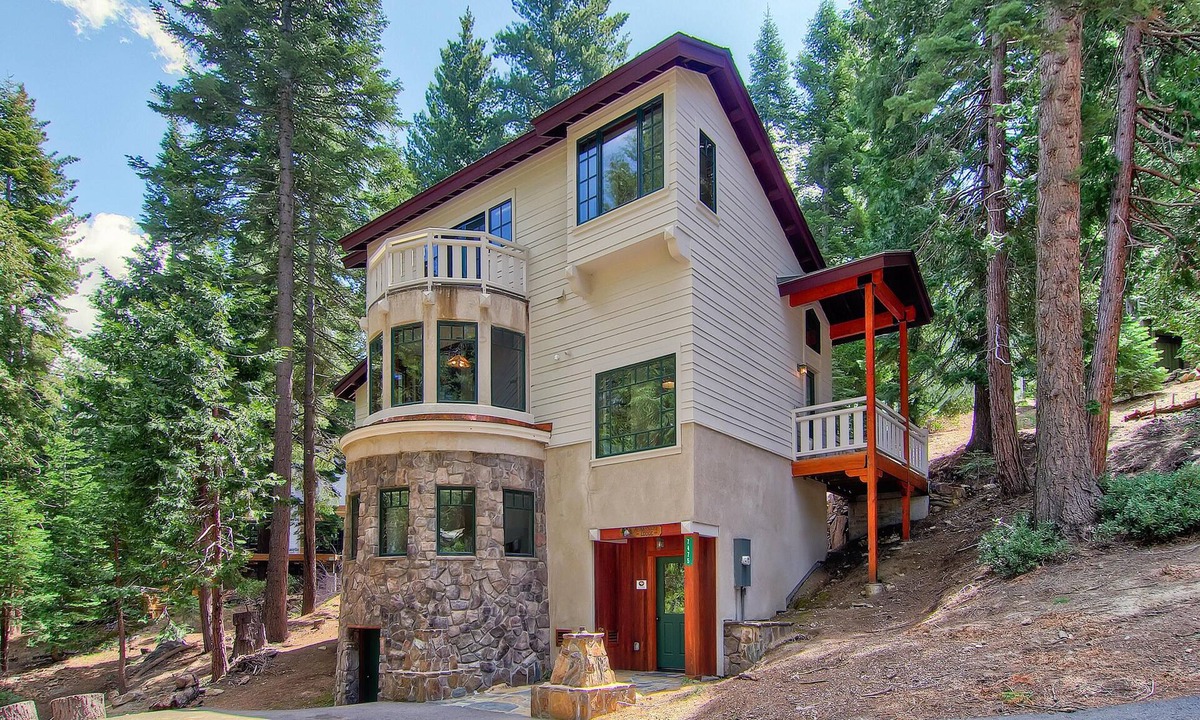 Ahwahnichi Lodge | Yosemite National Park