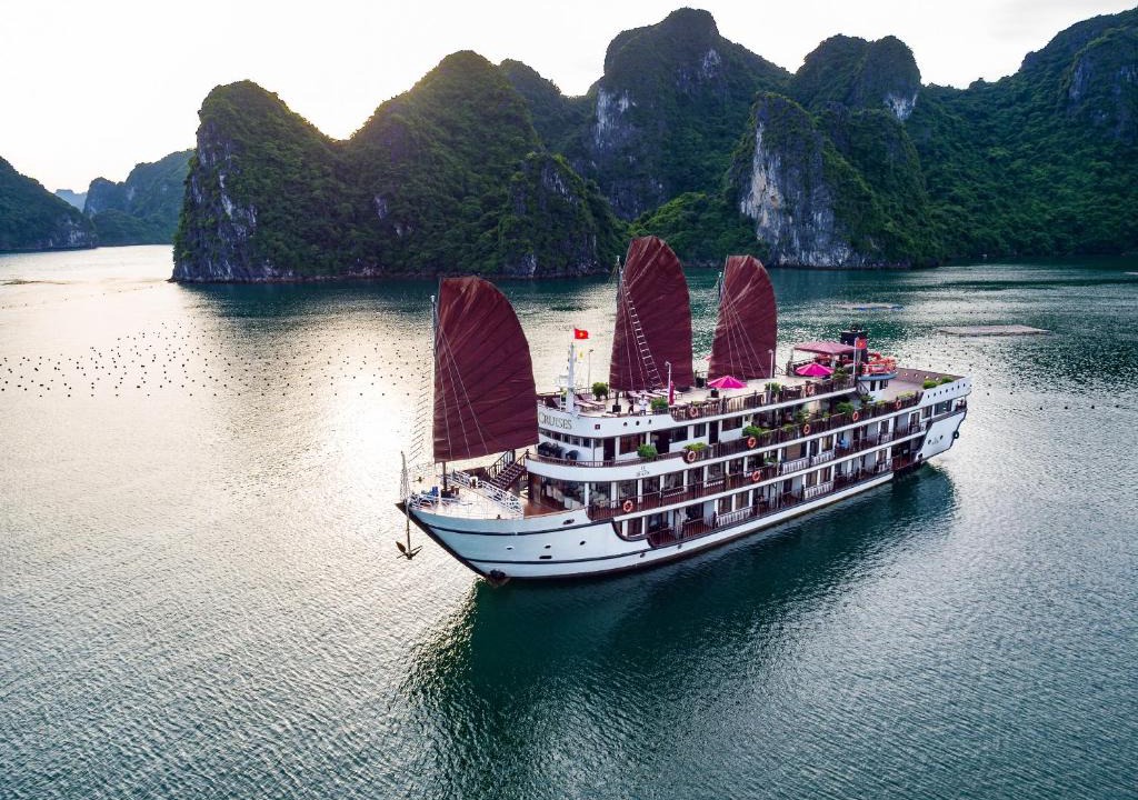 Alisa Cruise | Ha Long