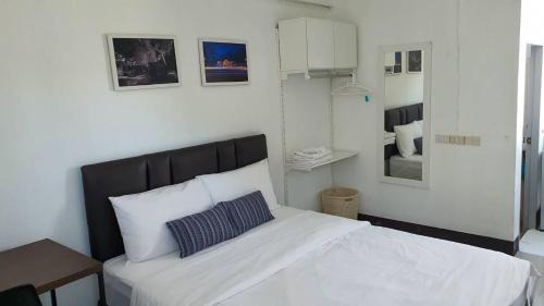 Baan Ploy | Old City