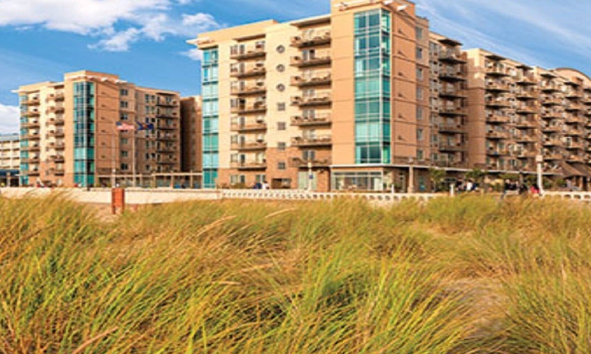 Beachfront Resort The Promenade | Seaside Gilbert District