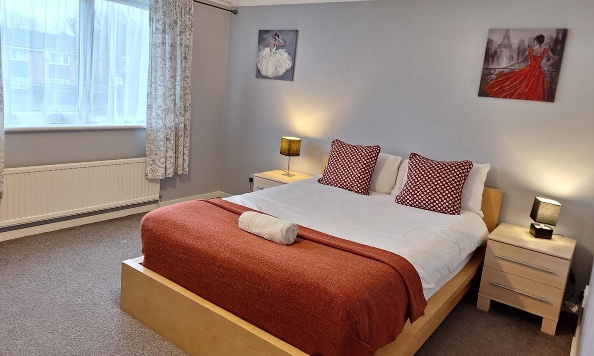 Brentwood Townhouse Huku Kwetu | Dunstable