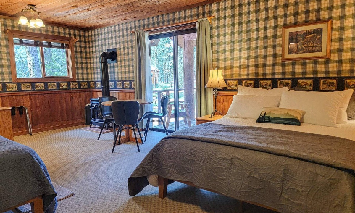 Cedar At The Inn Mazama | Mazama