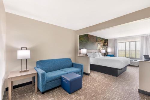 Quality Inn Suites Airport North | Buffalo Ridge