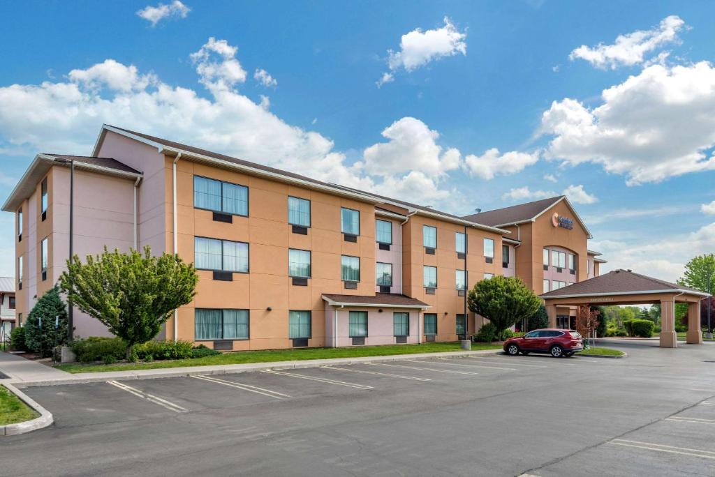 Brockport Inn | Farmington