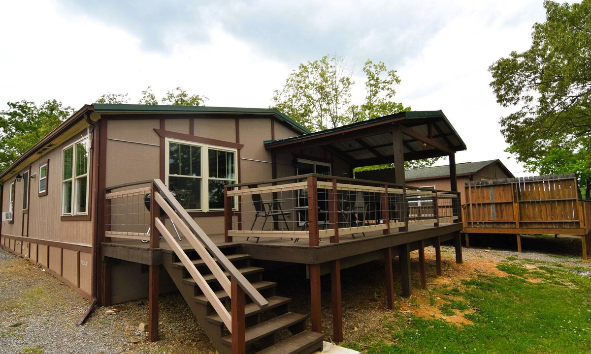 Cottage Creek Resort Marina | Benton