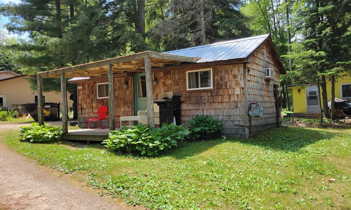 Cottage Autrain River Beach Rocks Waterfalls | Au Train