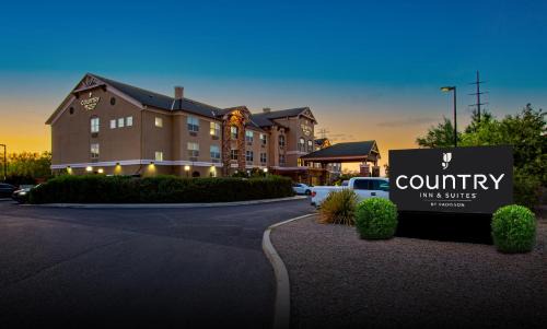 Country Inn | Barrio Hollywood