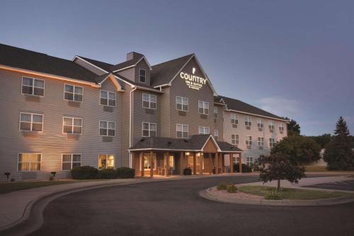 Country Inn | Brooklyn Center