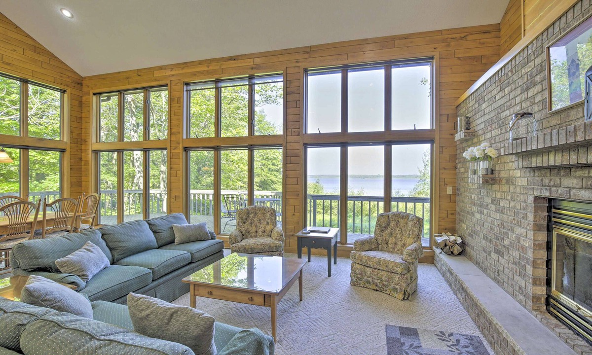 Cozy Lakefront Deck | Brill