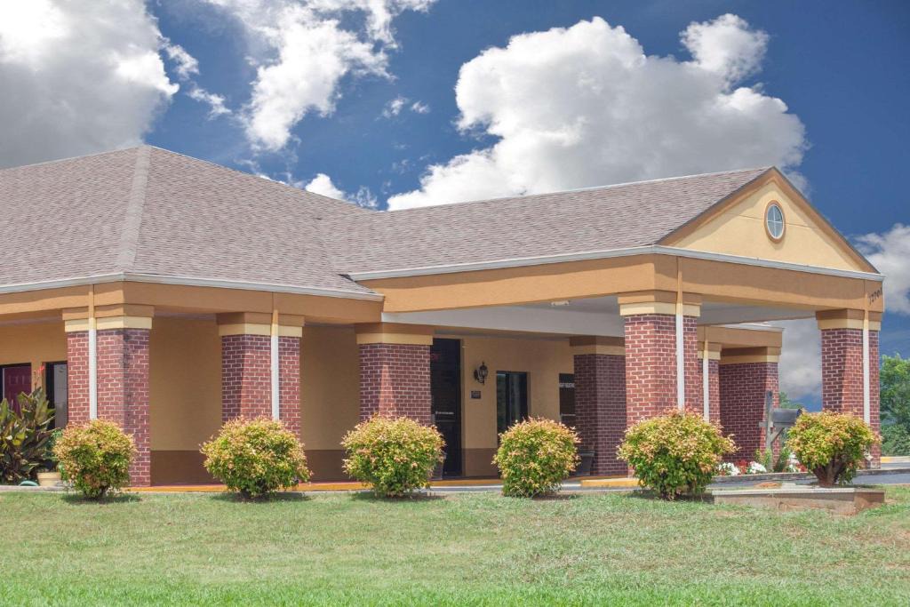 Days Inn | Moulton