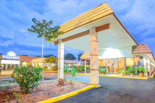 Days Inn | United Central
