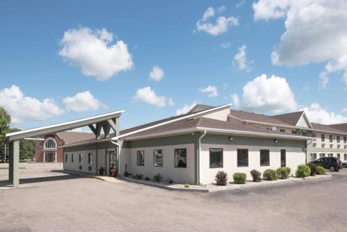 Days Inn | Watertown