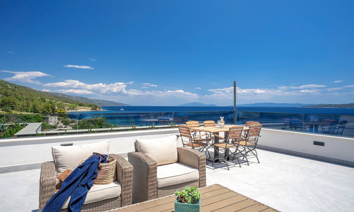 Secluded Seafront | Zavala