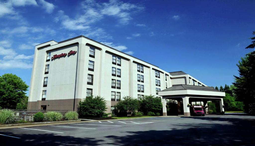 Hampton Inn Road | Newtonville