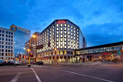 Hampton Inn Suites | Downtown West