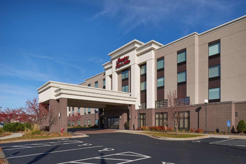 Hampton Inn Suites Rogers | Rogers