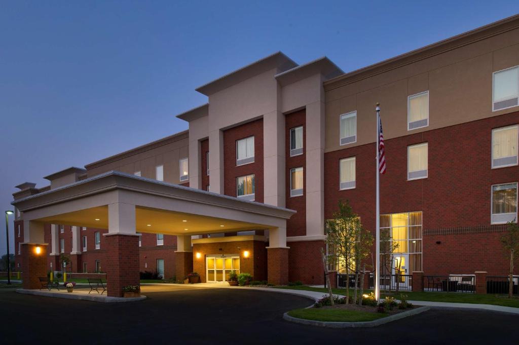 Hampton Inn Suites Circle | East Syracuse