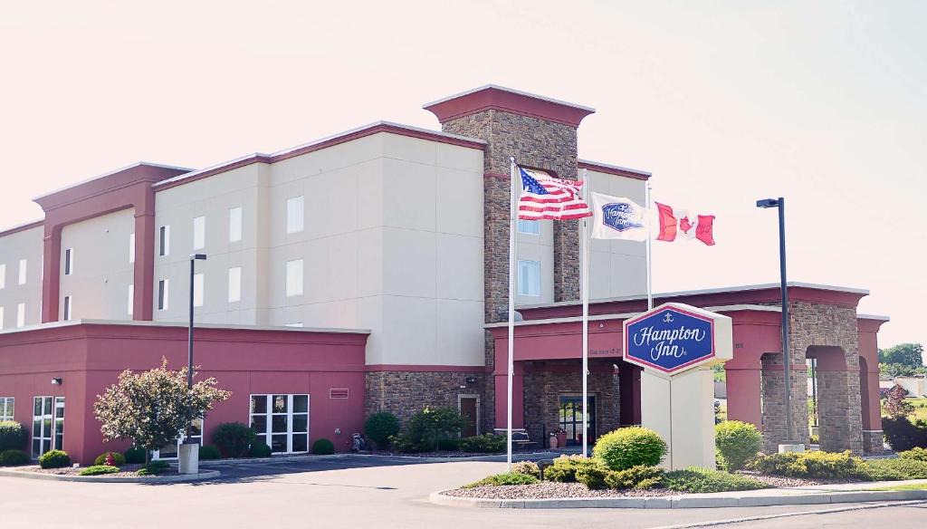 Hampton Inn Watertown | Watertown