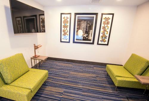Holiday Inn Express Hotel | Hinton
