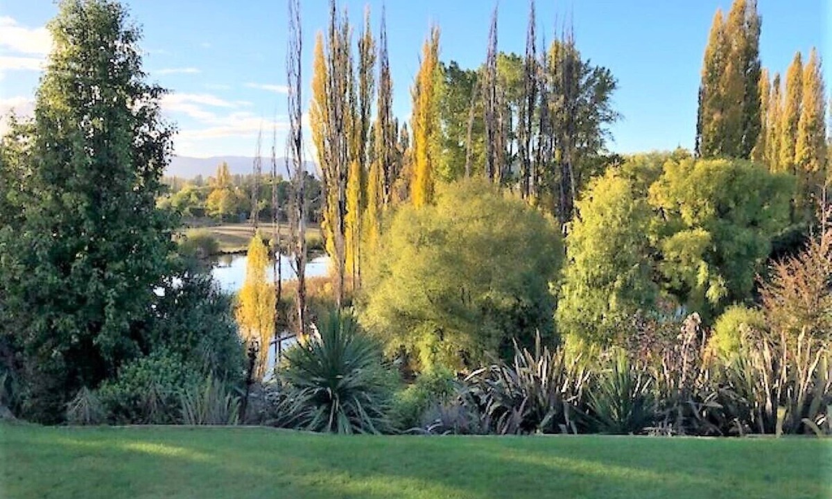 Lagoon Sanctuary | Albert Town