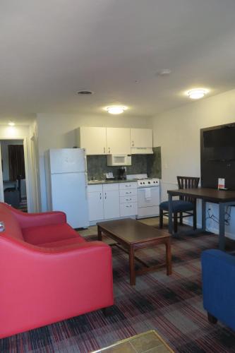 Luxbury Inn | Maryville