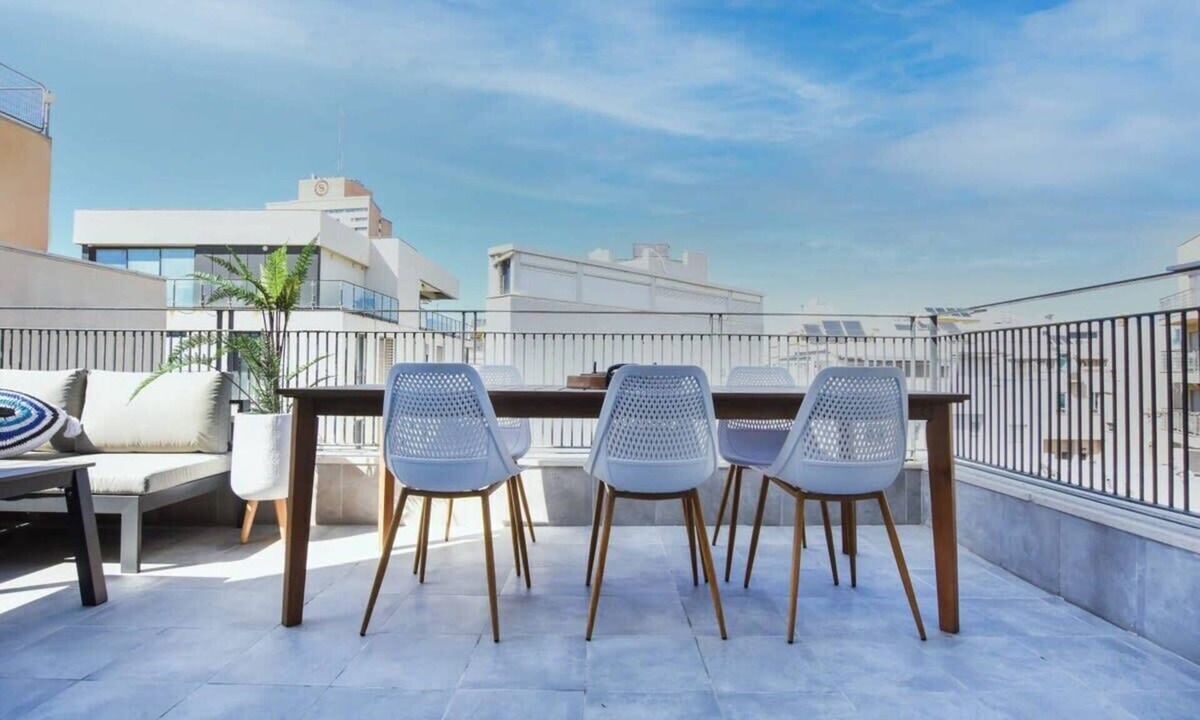 Mendele | Tel Aviv Promenade