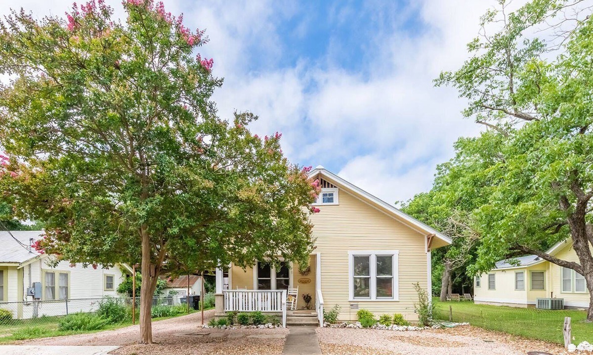 Mistletoe | Fredericksburg