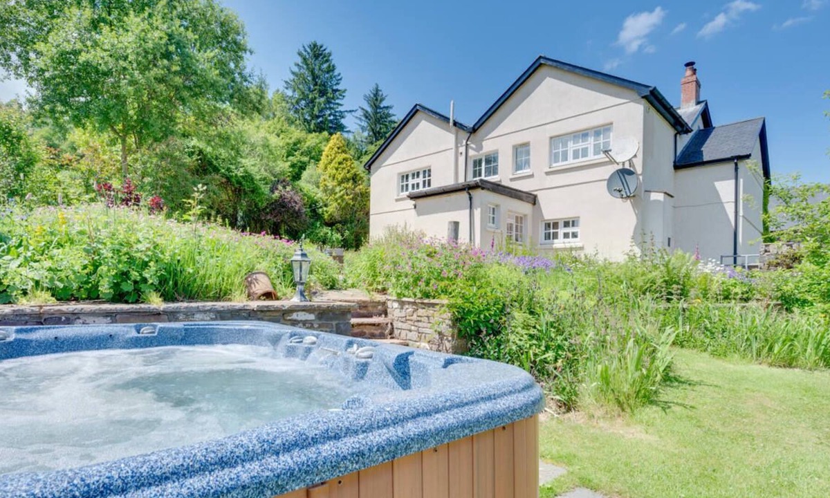 Onnen Fawr Farmhouse | Trecastle