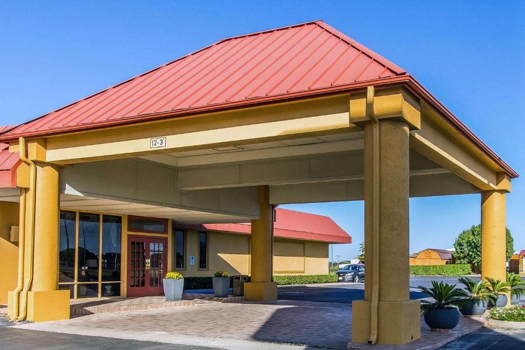 Quality Inn Ada University | Ada