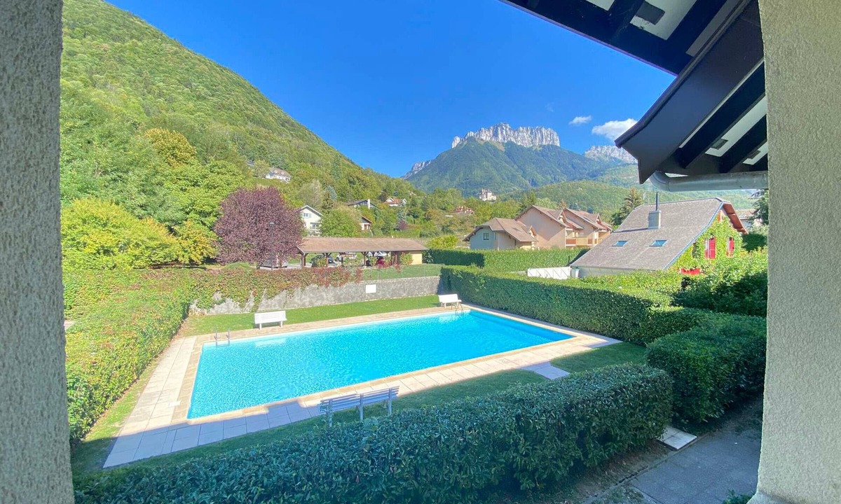 Annecy Persons | Menthon-Saint-Bernard