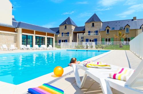Résidence Domaine Des Mauriers Person | La Guymauviere-La Hulotais-La Bourelais