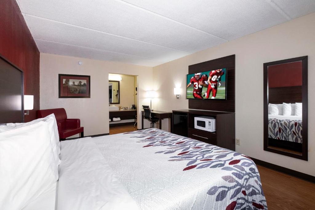 Red Roof Inn | Kenly