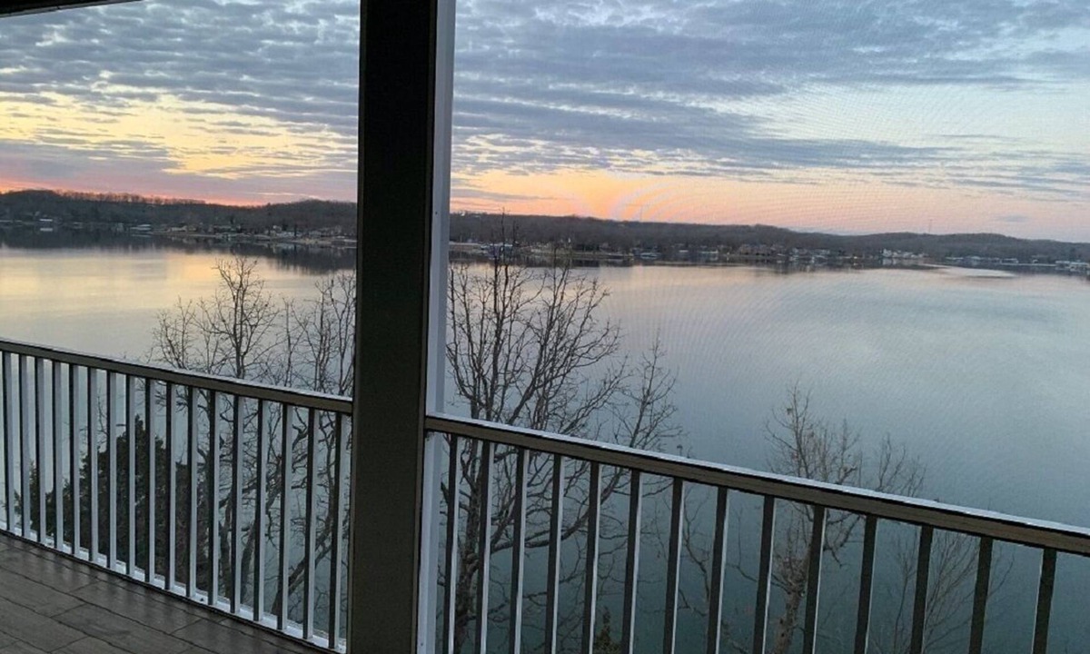 Emerald Bay Ozark | Village of Four Seasons