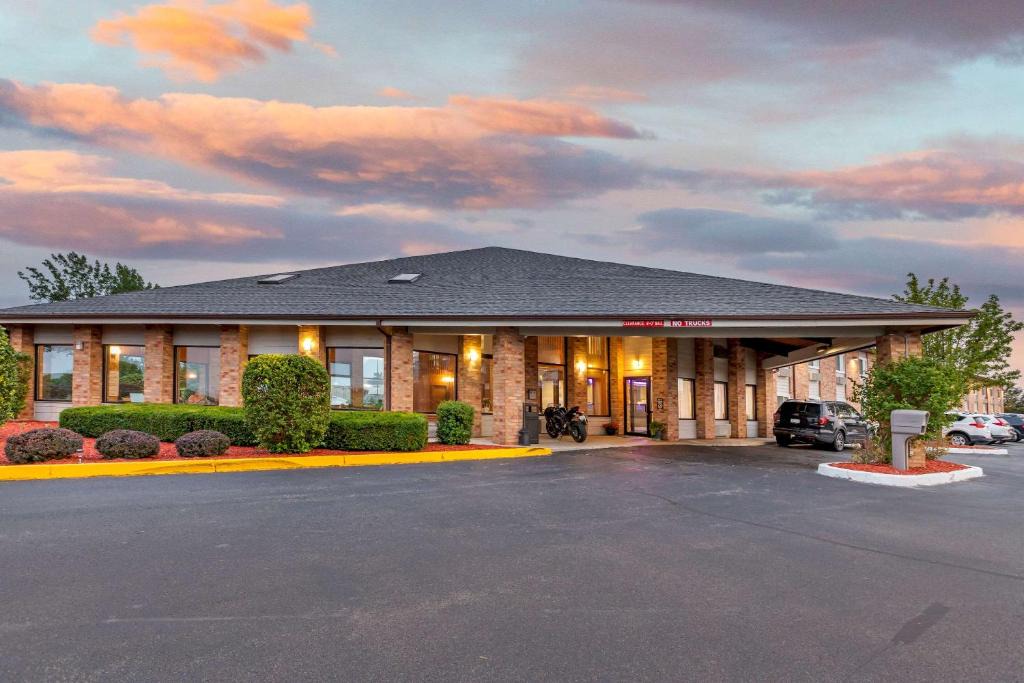 Rodeway Inn | Coopersville