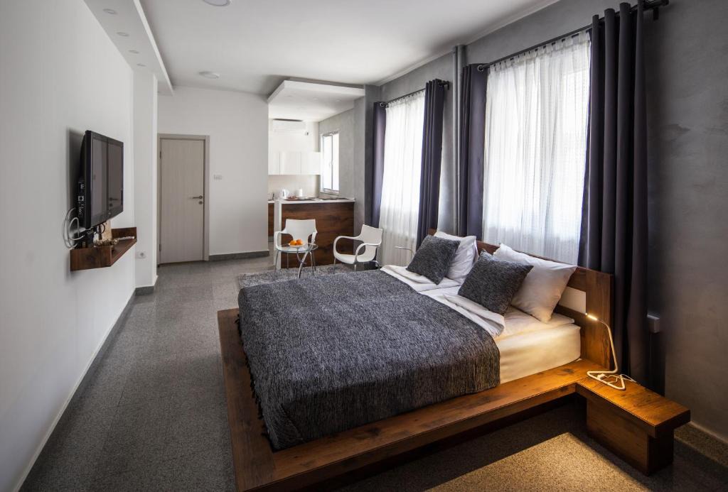 Lux | Kopitareva Gradina