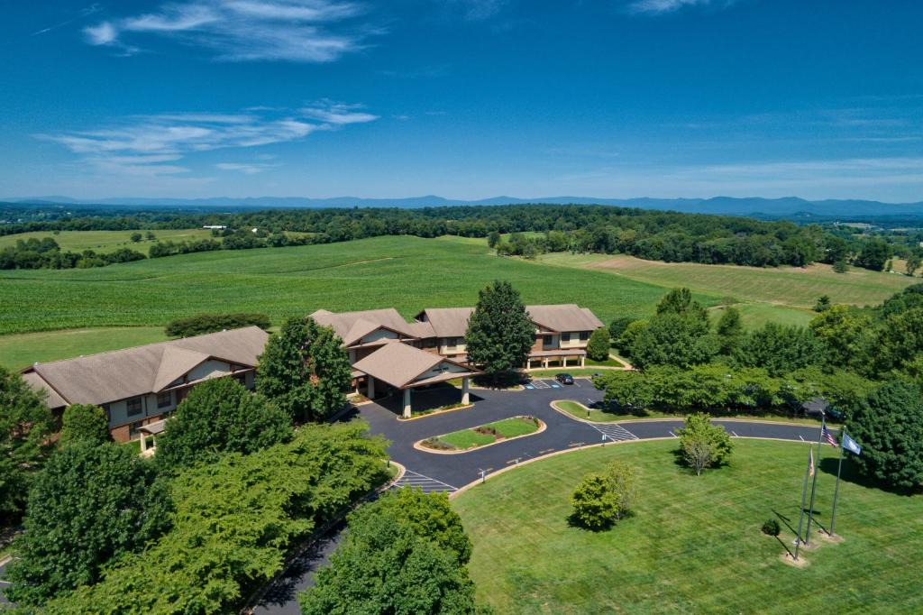 Round Hill Inn | Orange