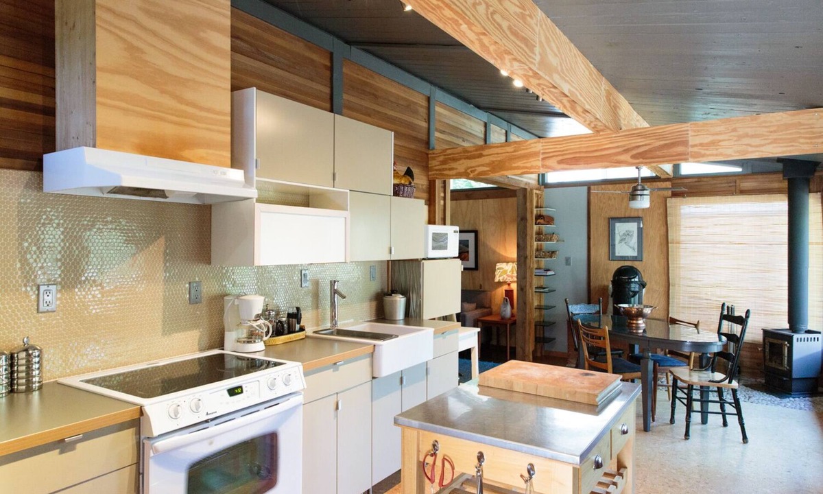 Cove Waterfront Cottage | Halfmoon Bay