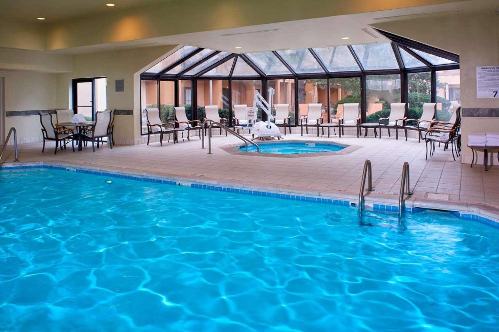 Sonesta Select Kansas City Airport Tiffany Springs | Waldron