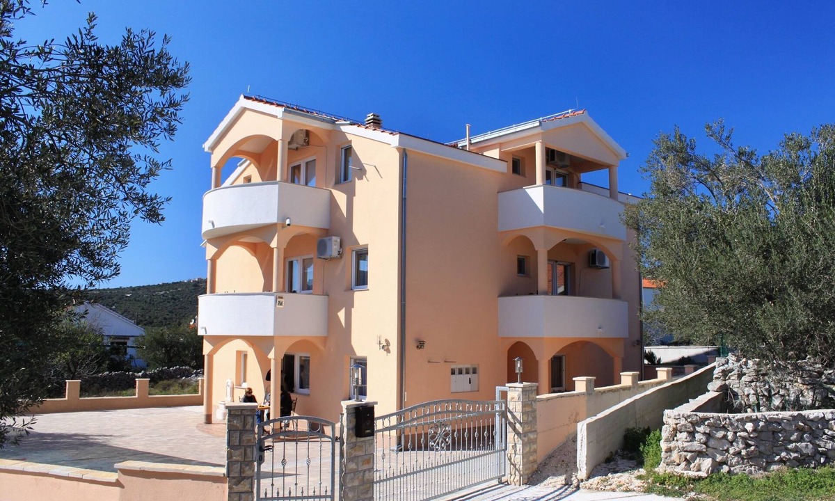 Terrace Vinišće Trogir | Vinisce