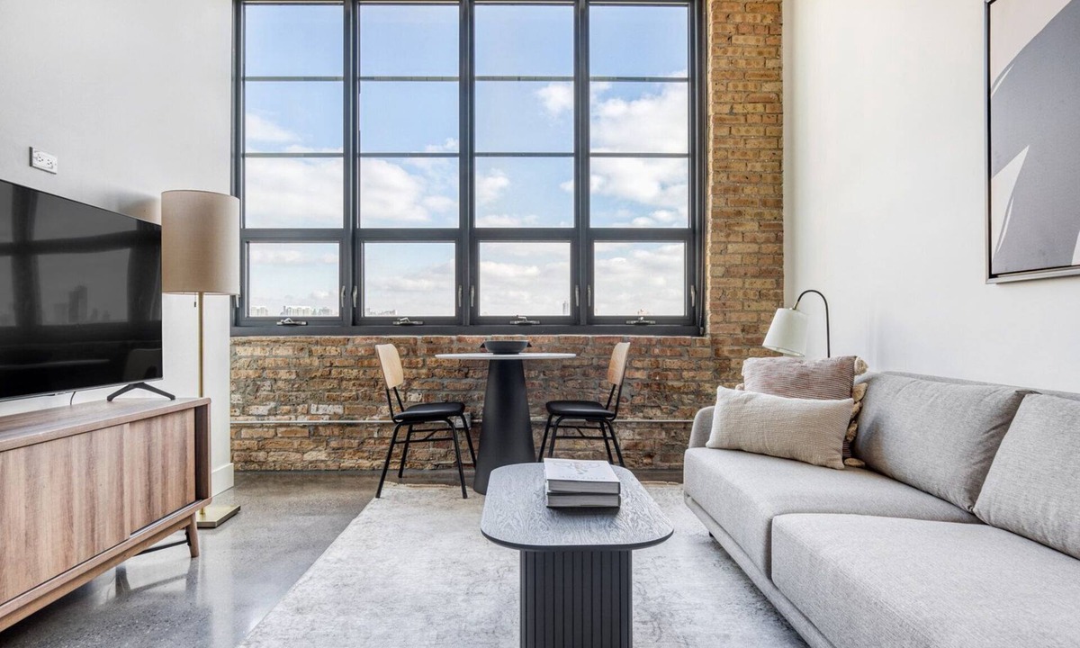 Lincoln Park Lounge Roof Depaul | Sheffield Neighbors