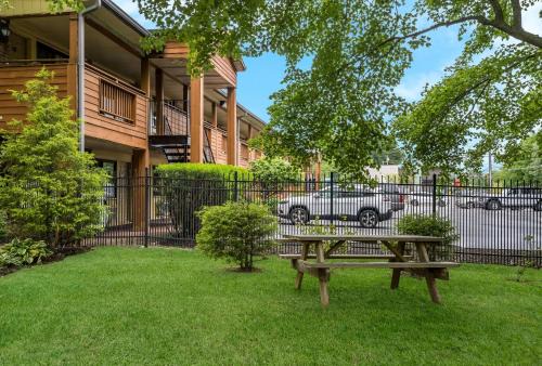 Woodbury Inn | Woodbury