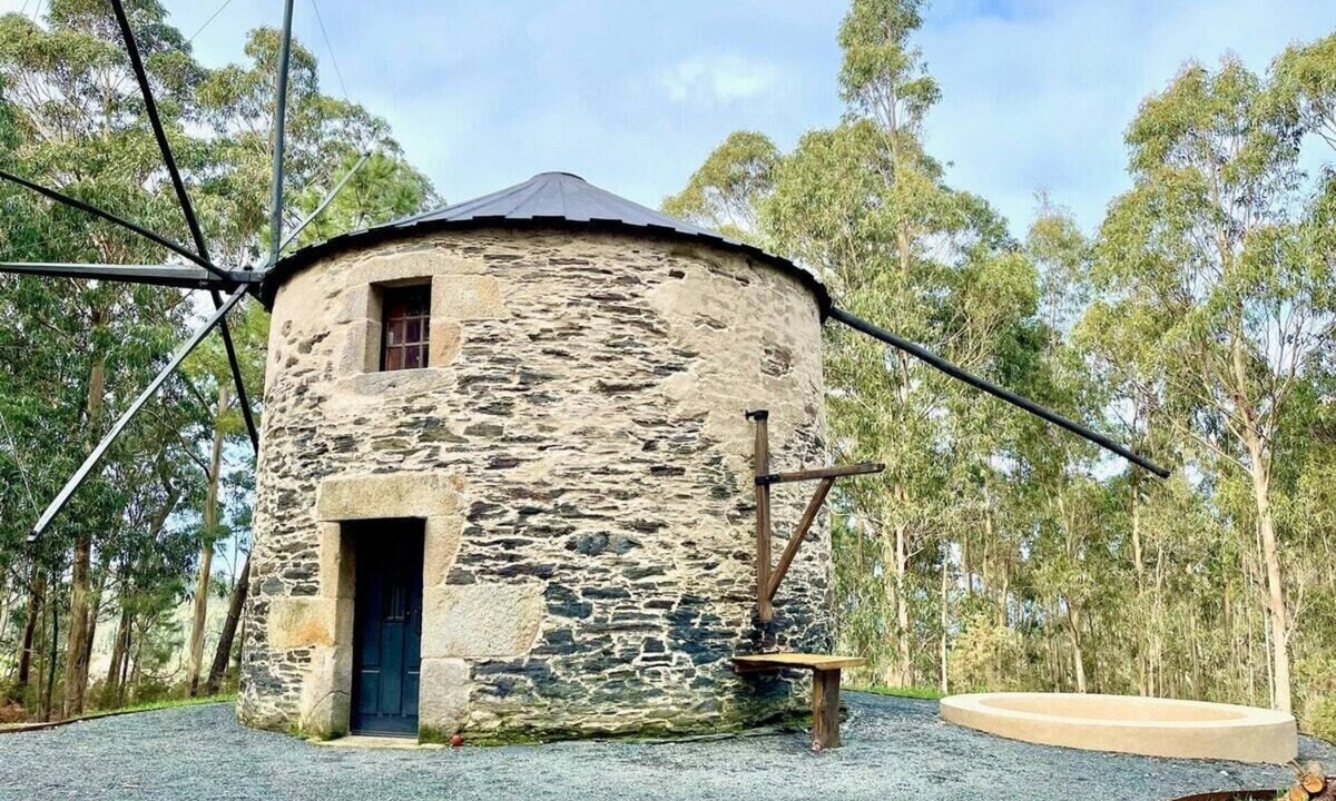 The Cliffs Painted Mill | Porto do Barqueiro
