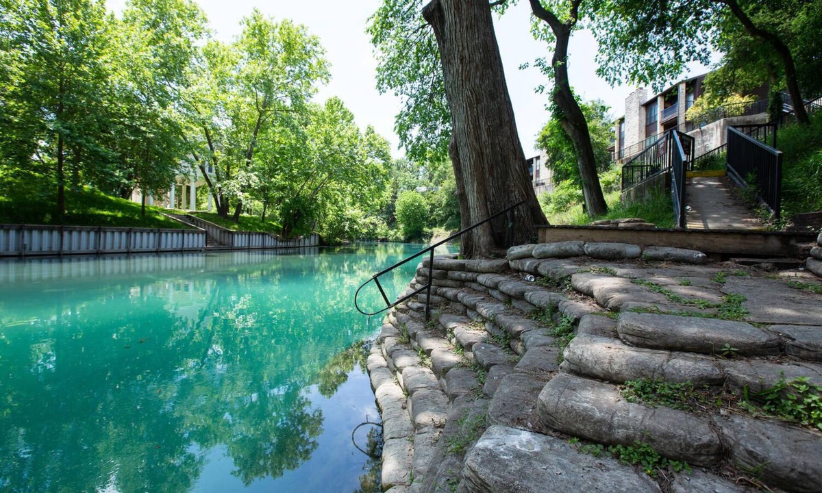 The Float Inn Cw | New Braunfels