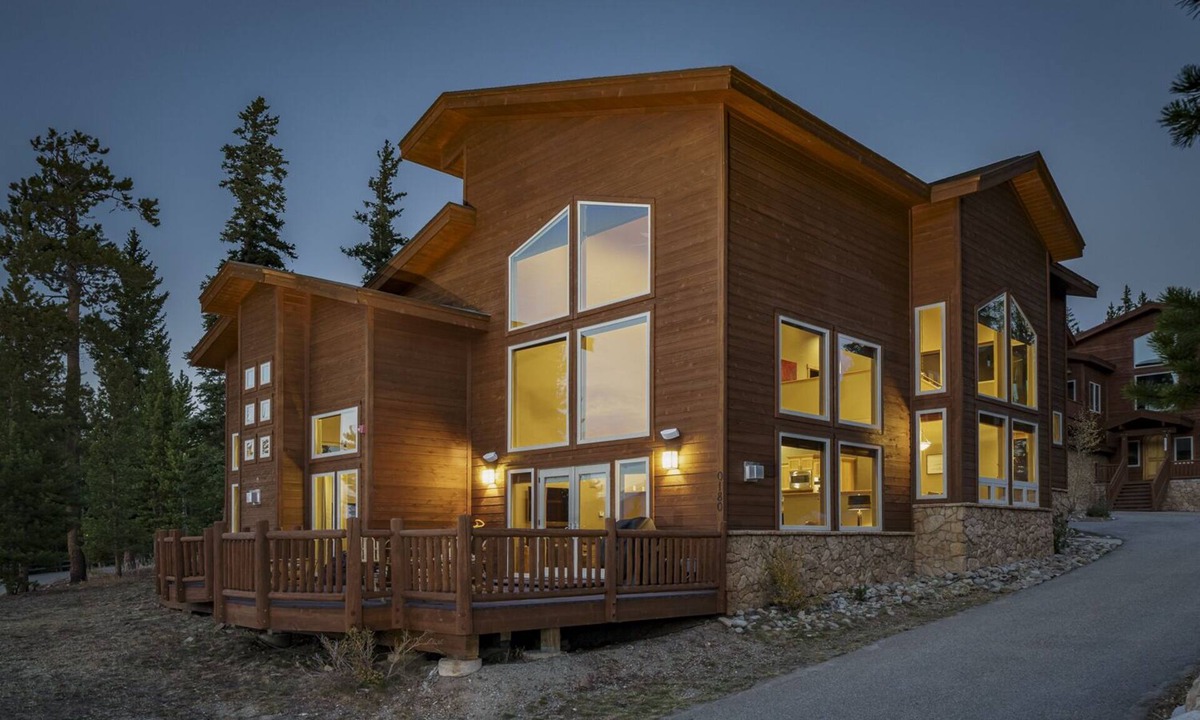 The Fox Den Of Range Shuttle | Woodmoor