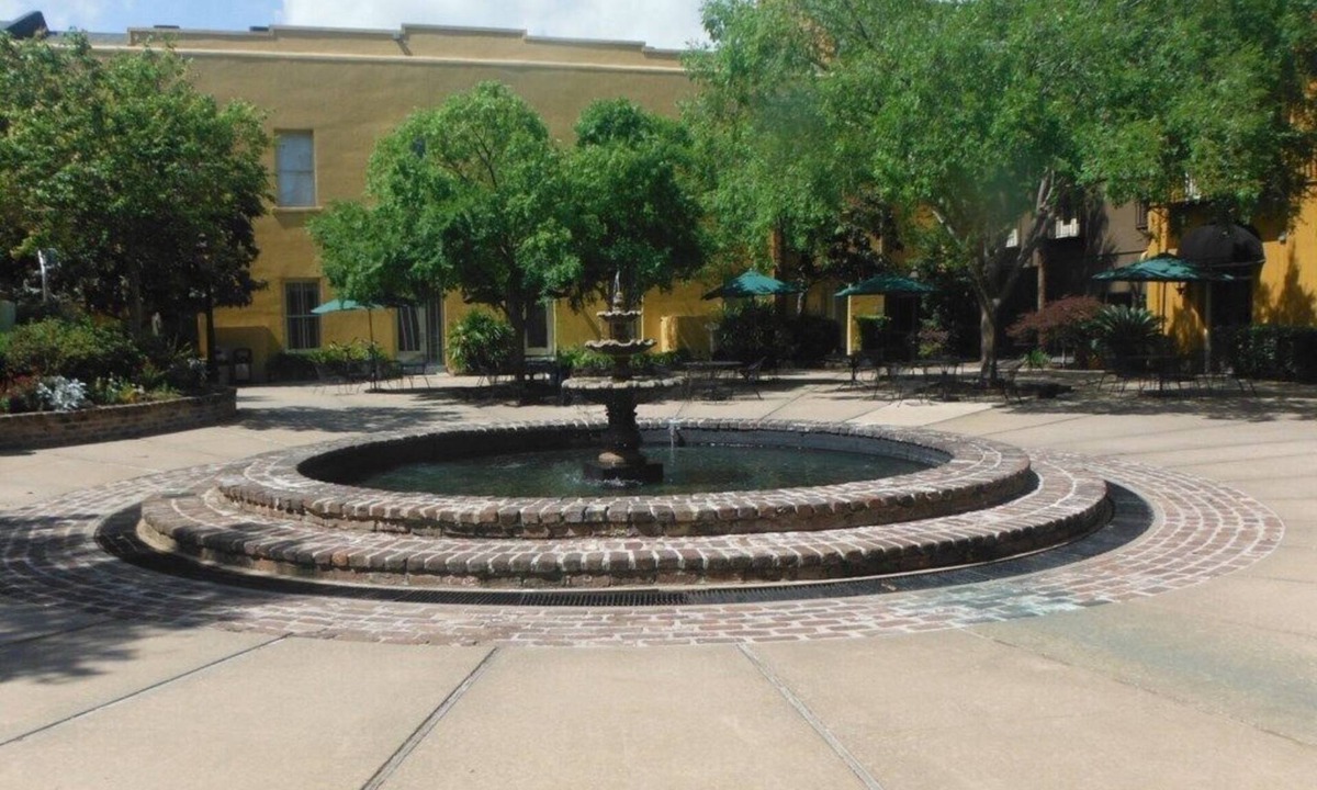 The Lodge Alley Inn | French Quarter
