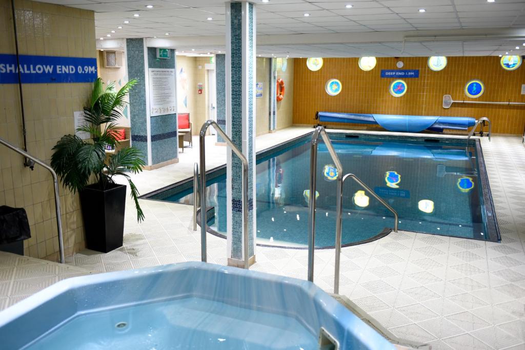 The Riviera Hotel Holiday Alum Chine | Westbourne