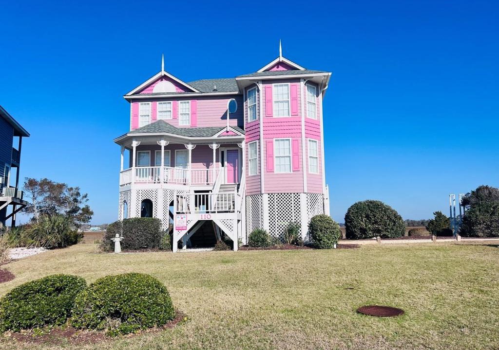 Victoria | Holden Beach