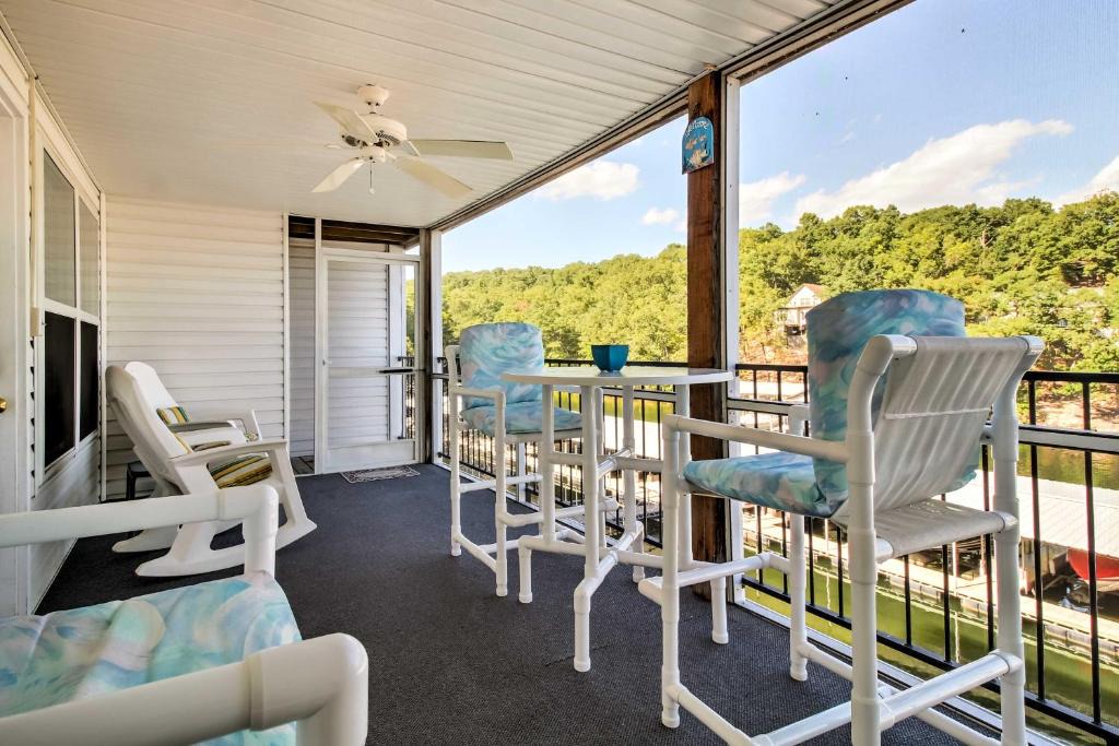 Waterfront Ozark Boat | Lakeland