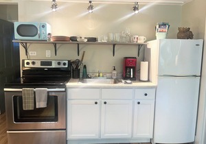 1 bed/1 bath, 1.5 blocks to beach/town, dog friendly